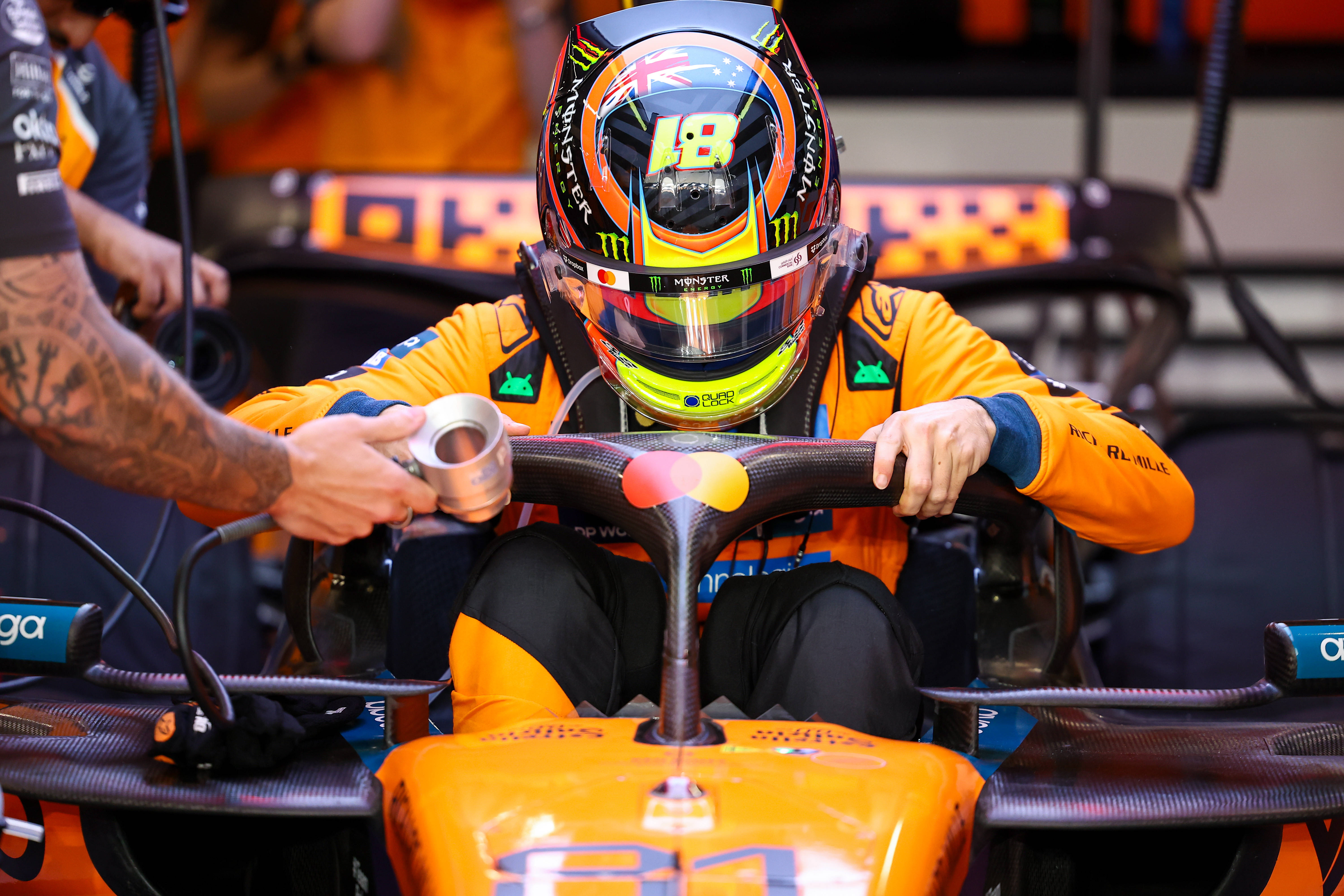 索伯车队翻盘梅赛德斯,诺里斯统治全场 索伯车队翻盘梅赛德斯,诺里斯统治全场