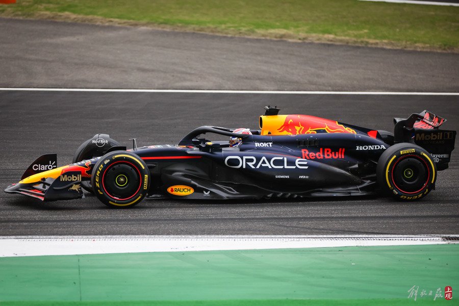 索伯车队翻盘梅赛德斯,诺里斯统治全场 索伯车队翻盘梅赛德斯,诺里斯统治全场