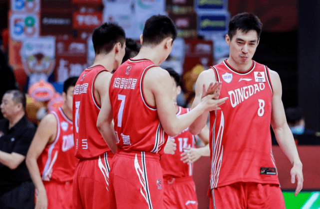青岛队横扫北京队，德罗赞刷新纪录