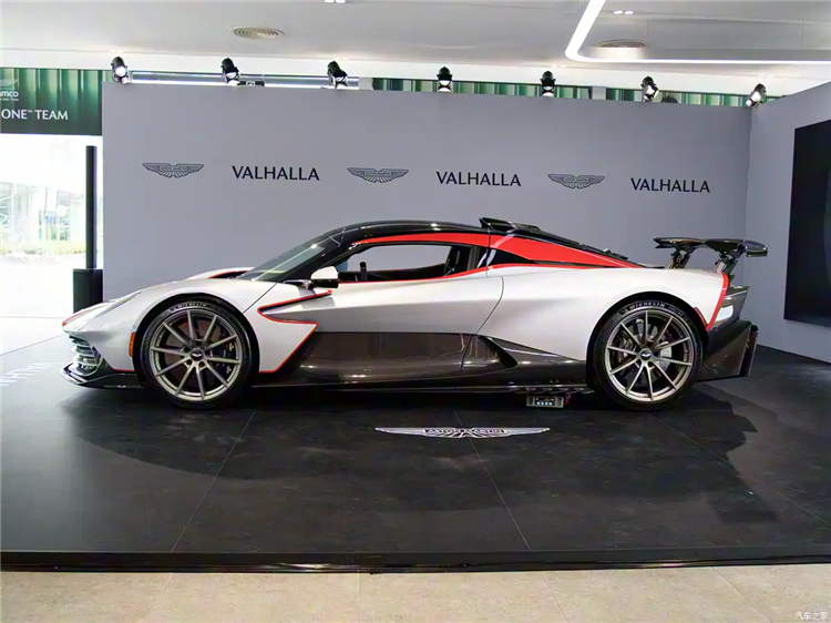 阿斯顿马丁鏖战威廉姆斯，维斯塔潘惊艳四座