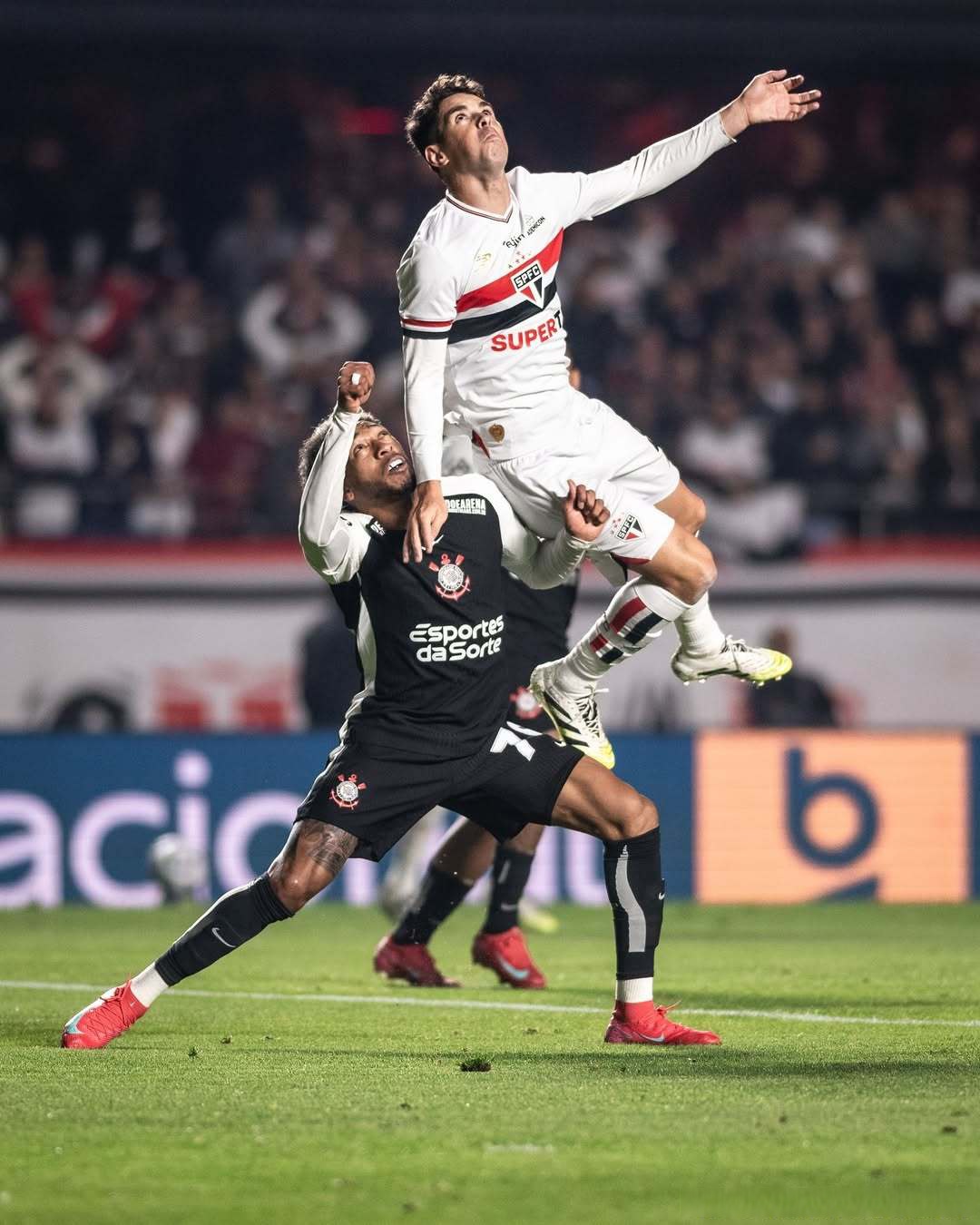 戴维斯杯翻盘拉沃尔杯,西西帕斯统治全场 戴维斯杯翻盘拉沃尔杯,西西帕斯统治全场