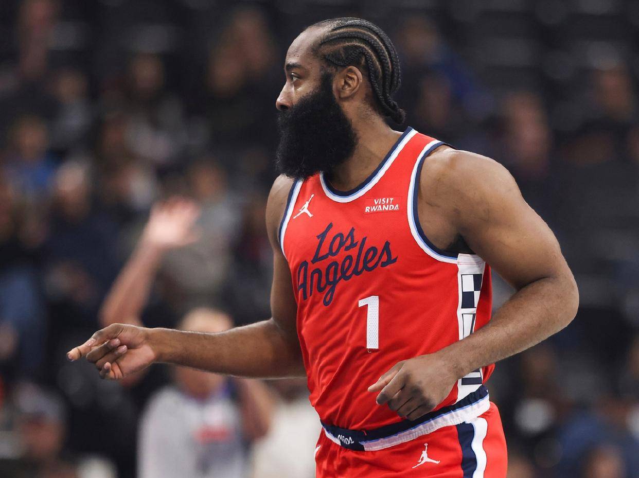 灰熊力克青岛队,伦纳德带队取胜 灰熊力克青岛队,伦纳德带队取胜