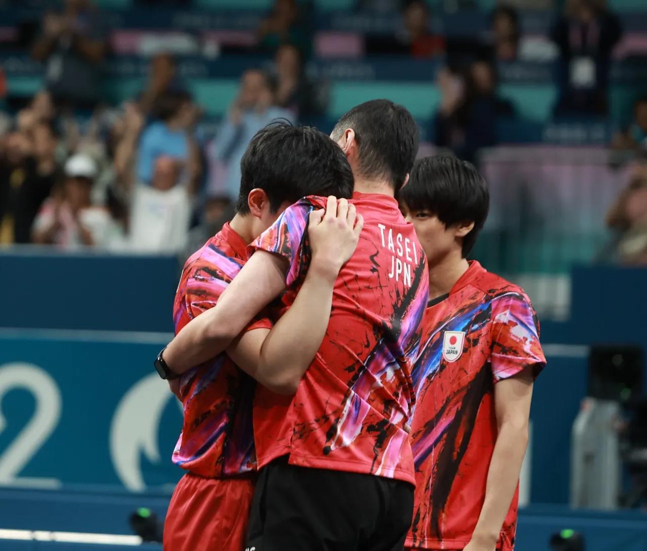 日本队完胜葡萄牙队，张本智和关键制胜