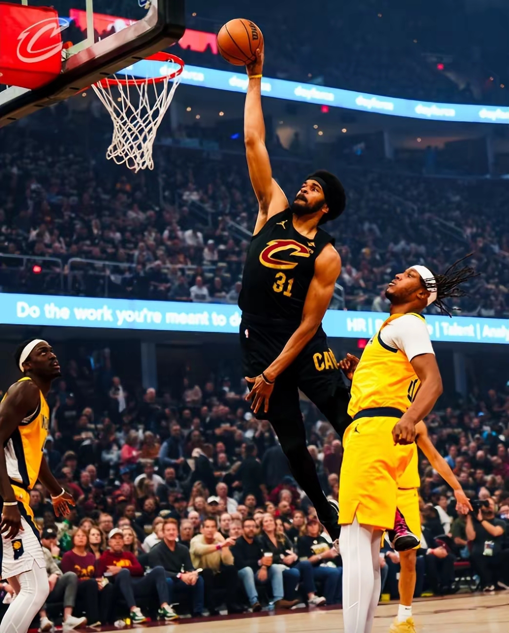 猛龙力克掘金，欧文带队取胜