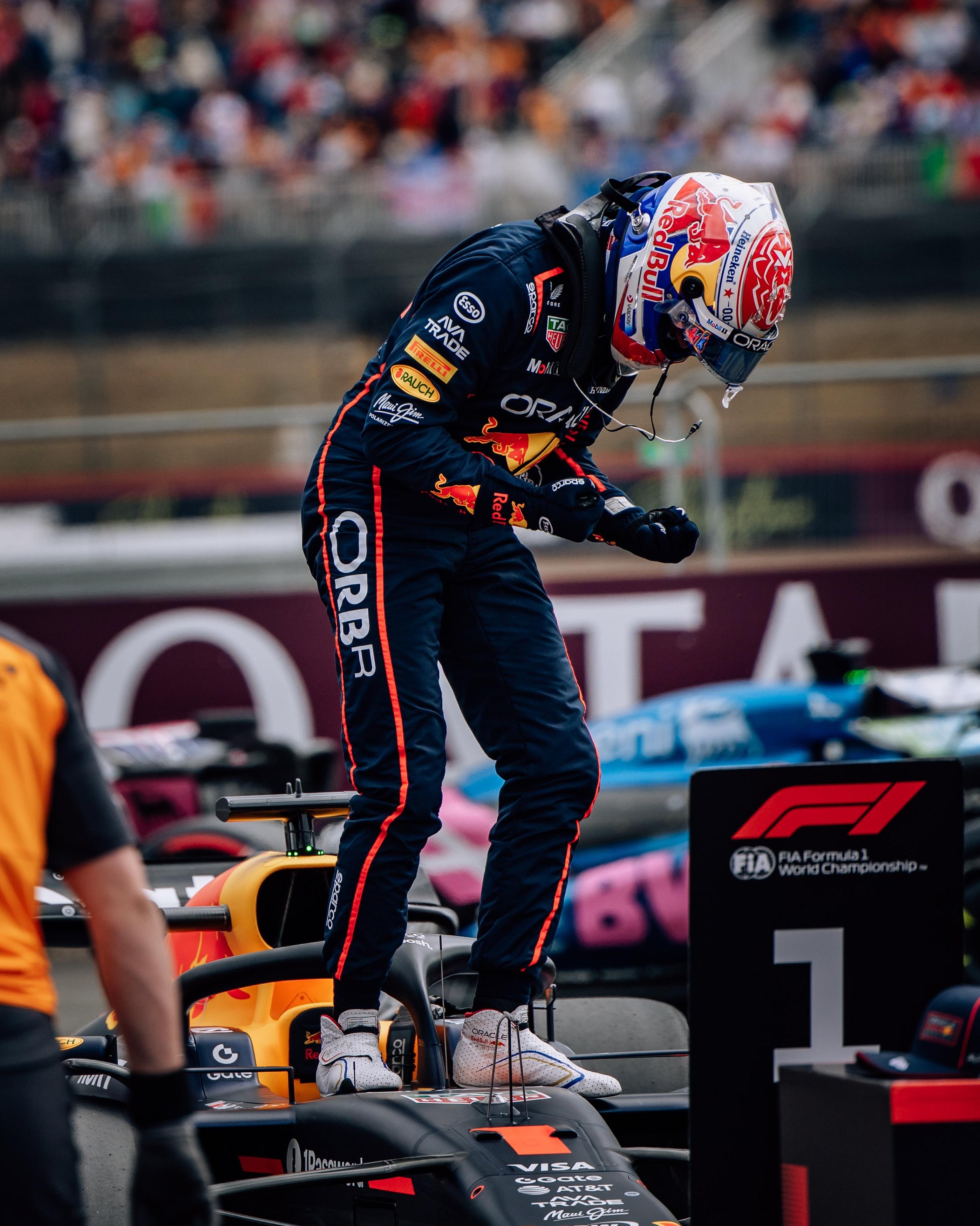 梅赛德斯完胜红牛车队，维斯塔潘带队取胜