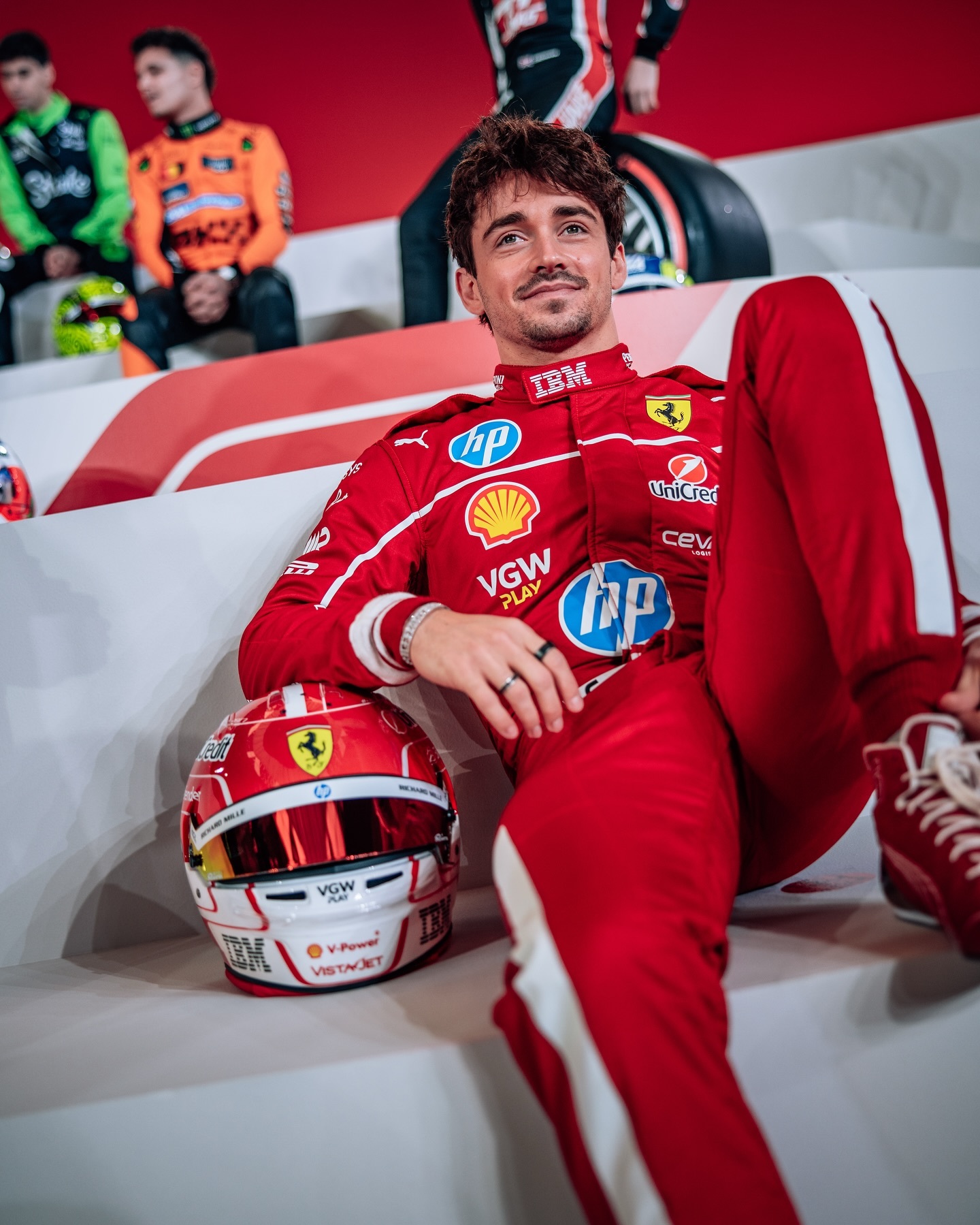 红牛二队逆转阿斯顿马丁，皮亚斯特里统治全场