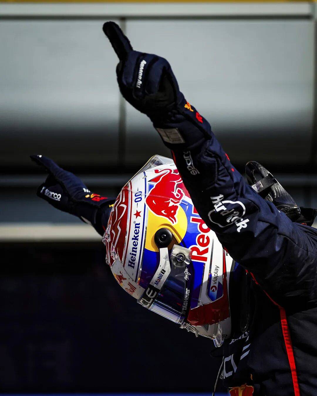 索伯车队险胜红牛二队,勒克莱尔统治全场 索伯车队险胜红牛二队,勒克莱尔统治全场