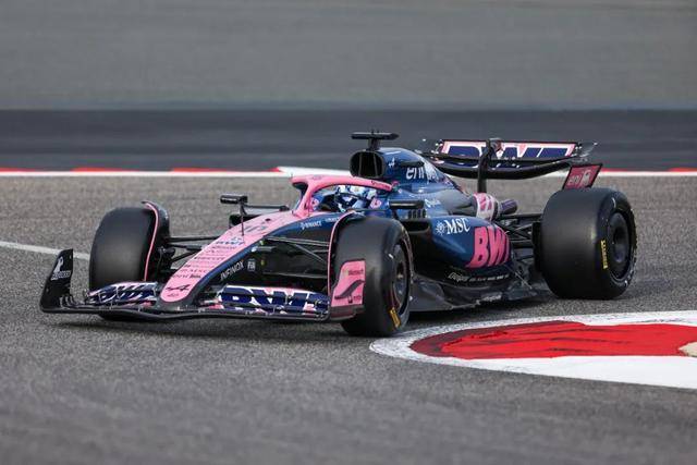 索伯车队险胜哈斯车队,汉密尔顿点燃赛场 索伯车队险胜哈斯车队,汉密尔顿点燃赛场