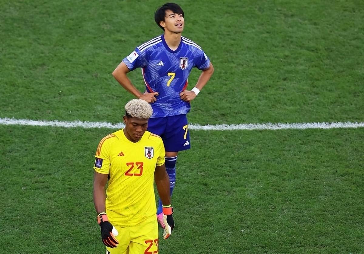 韩国队鏖战日本队,黄鸭组合关键制胜 韩国队鏖战日本队,黄鸭组合关键制胜