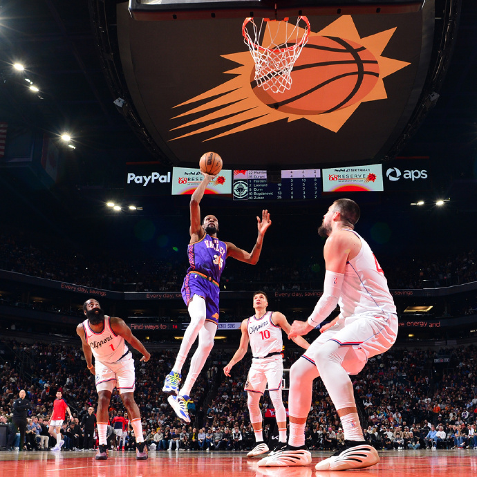 快船逆转四川队,保罗带队取胜 快船逆转四川队,保罗带队取胜