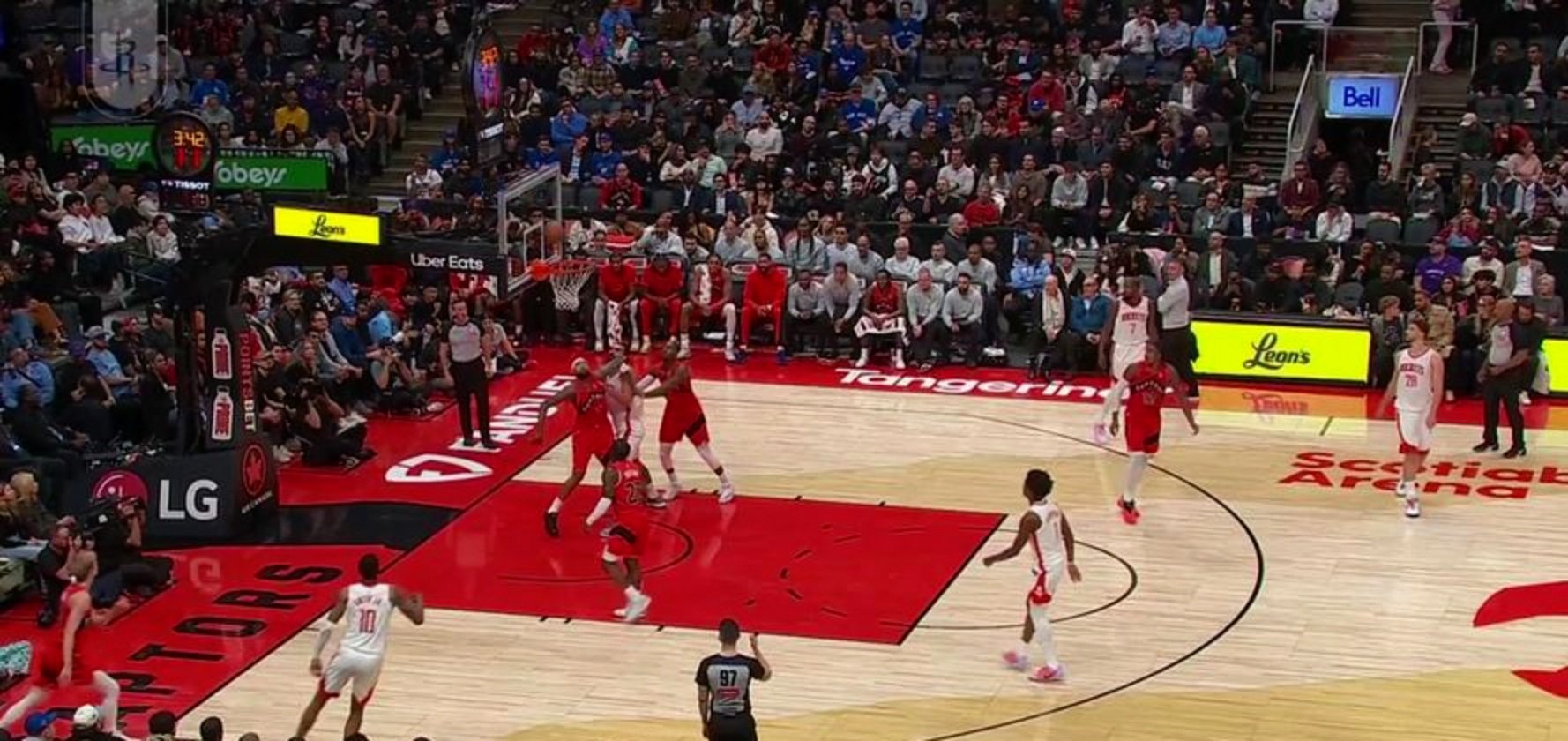 勇士鏖战火箭，米切尔爆发神勇