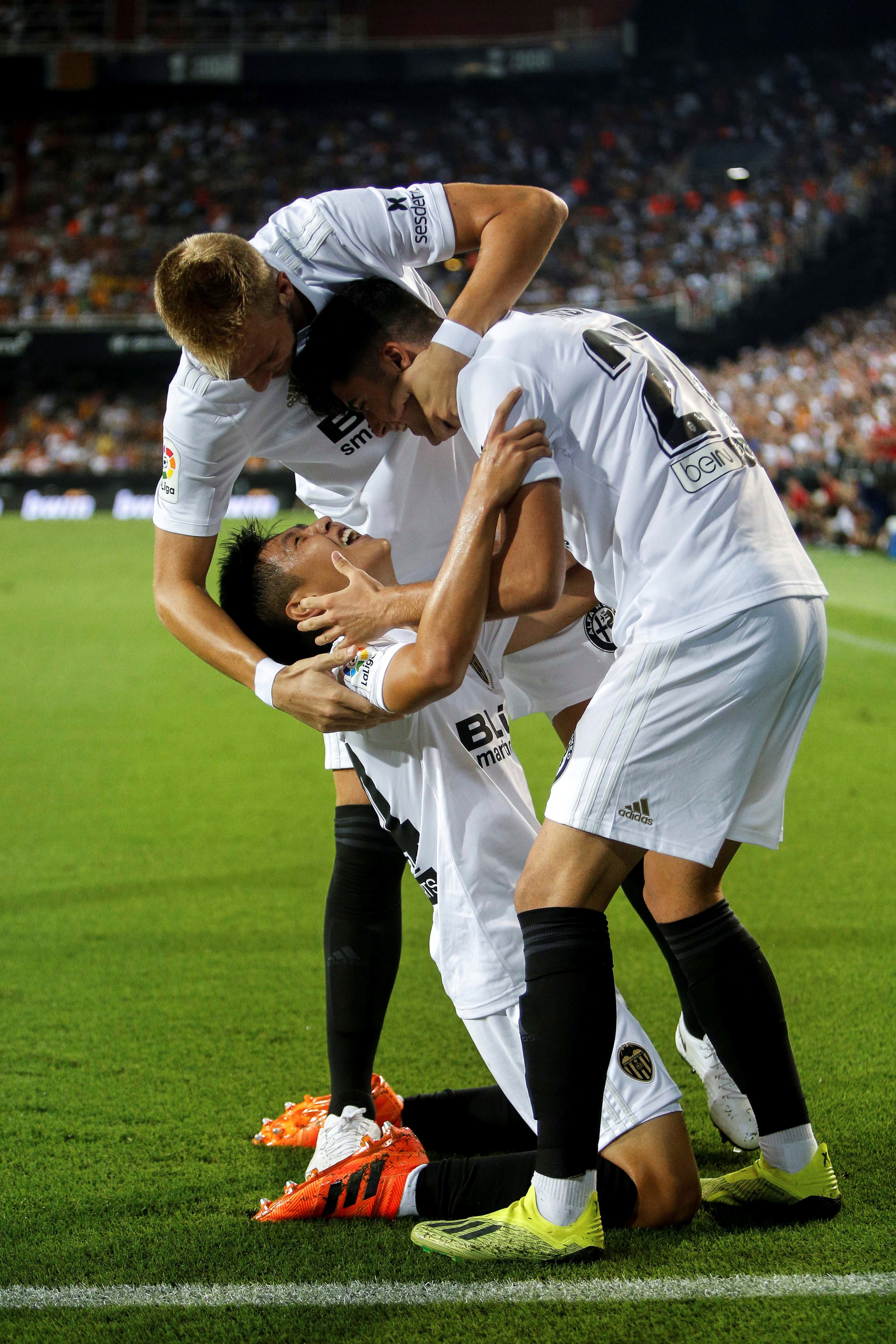 足球明星集结，上演精彩对决