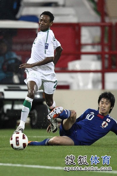 强强对话：球队激烈争夺胜利