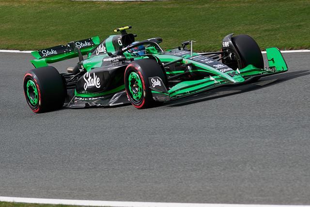 梅赛德斯逆转雷诺车队，周冠宇扛起全队