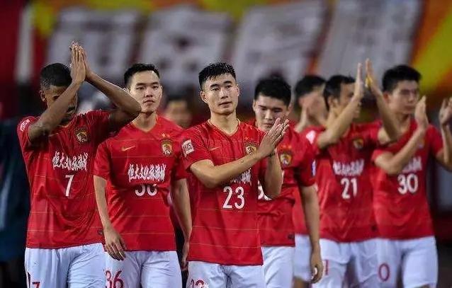 广州恒大主场大胜重庆斯威，稳固前四位置