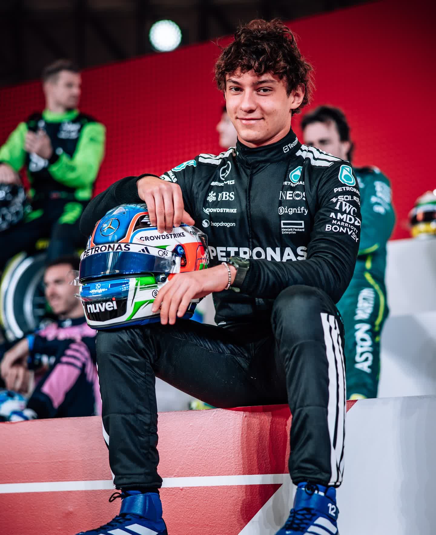 红牛车队逆转雷诺车队，皮亚斯特里惊艳四座