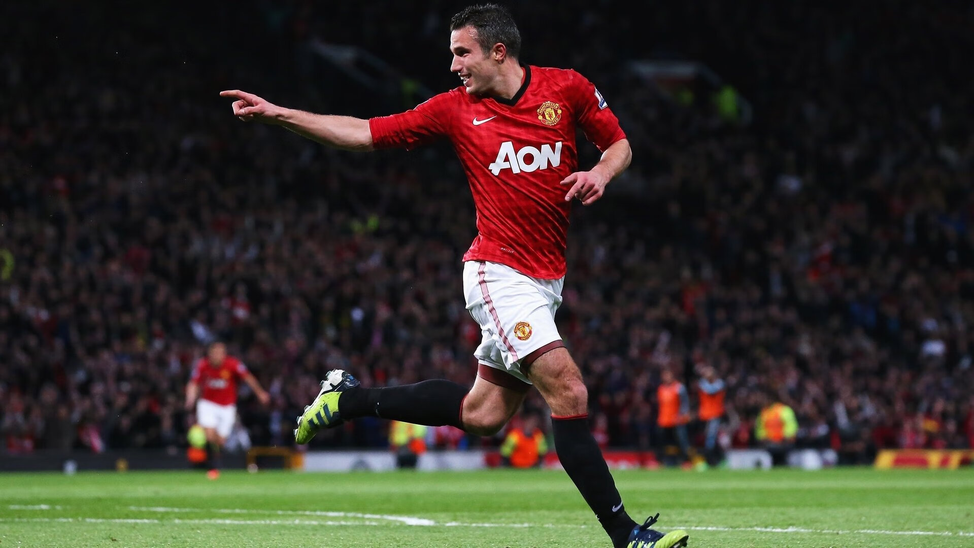 数据爆炸与命运逆袭，本泽马现象级赛季与乌克兰、巴拉圭的晋级启示