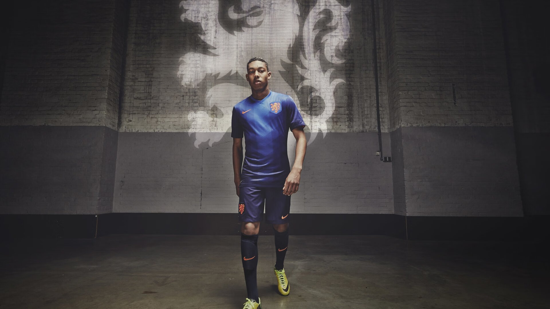 冰与火的交响，从冰岛奇迹到曼城王储，足球世界里的唯一性启示