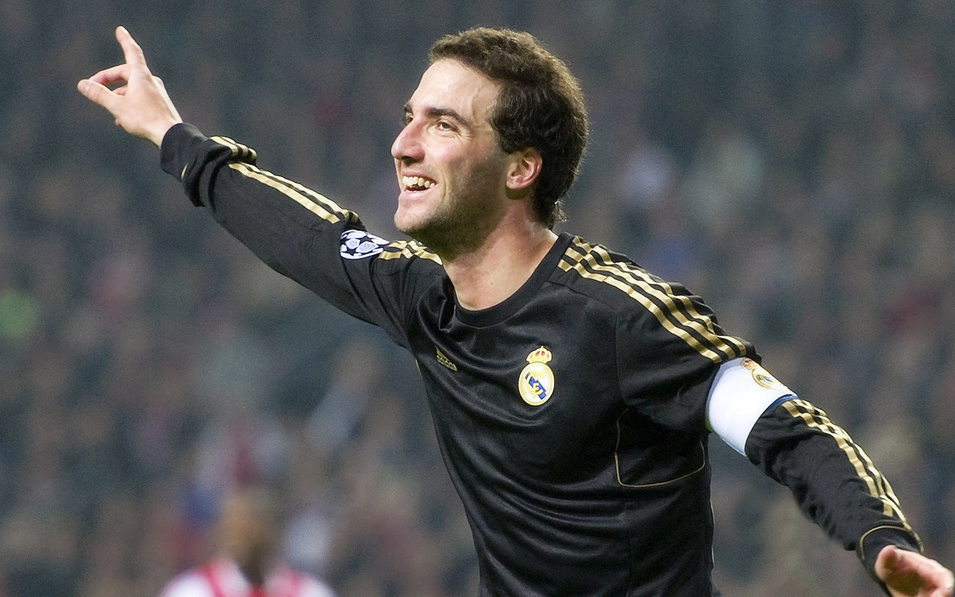 冰与火的交响，从冰岛奇迹到曼城王储，足球世界里的唯一性启示