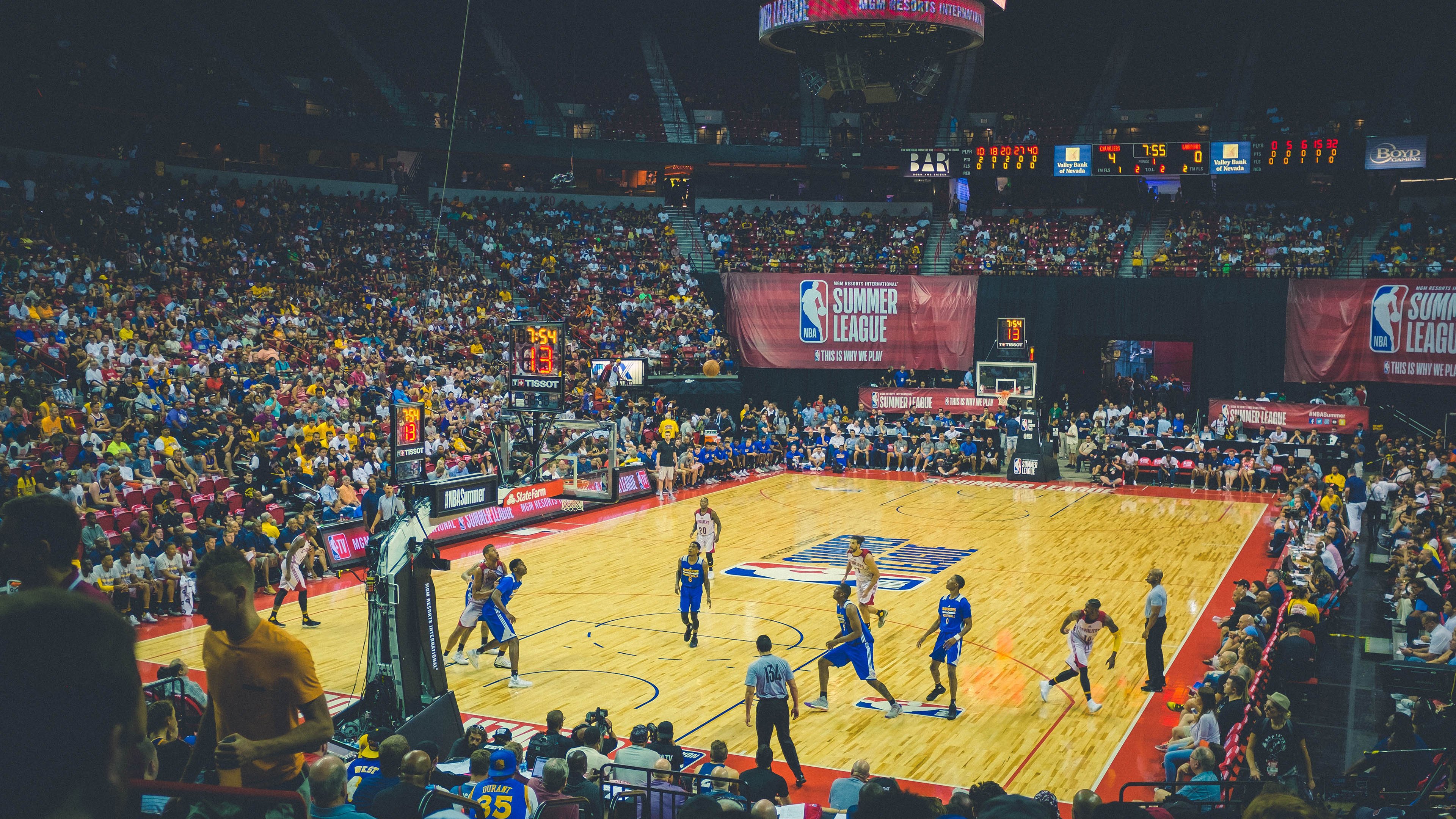 雷霆鏖战湖人，武切维奇刷新纪录，一场定义赛季的史诗对决